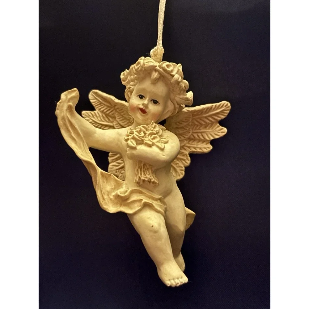 Vintage 1996 Avon Cherub Angel Ornament Bouquet of Flowers Original Box